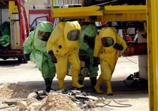 
		ein team von einem Atomkraftwerk
	